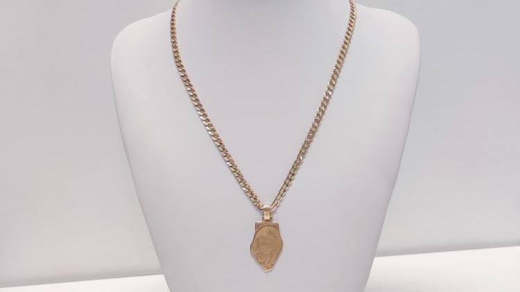 Collana con ciondolo ad un prezzo eccezionale.