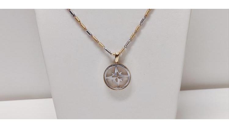 Collana con ciondolo ad un prezzo eccezionale.