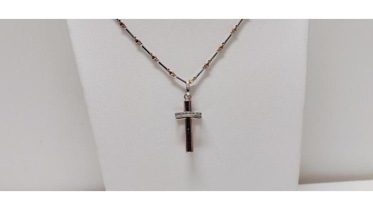 Croce con Diamanti Bianchi e Neri di Ct. 0,20 totale.