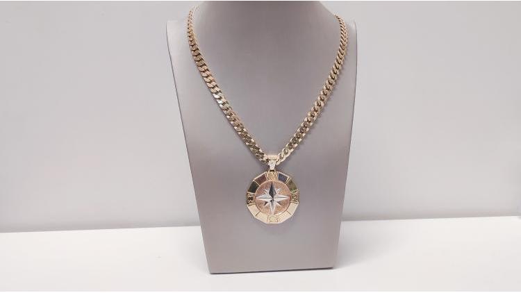 Collana con ciondolo ad un prezzo speciale.