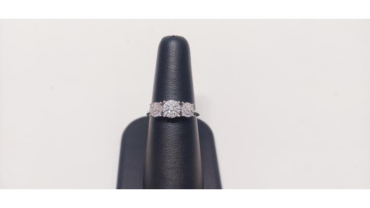 Anello Trilogy con Diamantini a margherita. 