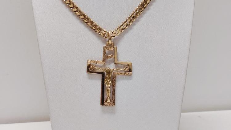 Collana con ciondolo ad un prezzo speciale.