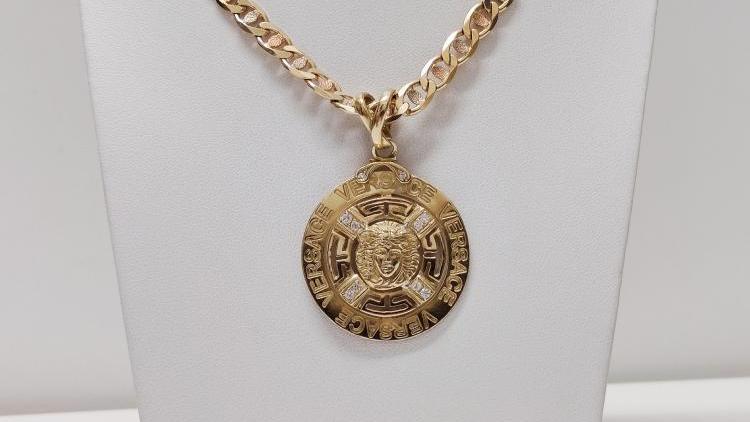 Importante collana con ciondolo Versace.