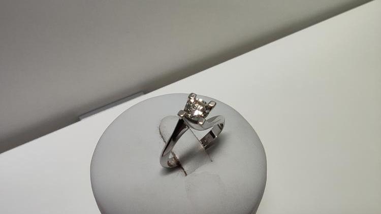 Solitario con Diamante da 0,55 Carati, colore G.