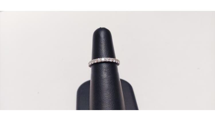 Anello Veretta con Diamanti per una Caratura totale di 0,25.