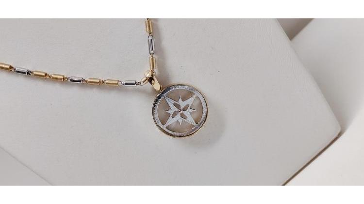 Collana con ciondolo ad un prezzo eccezionale.