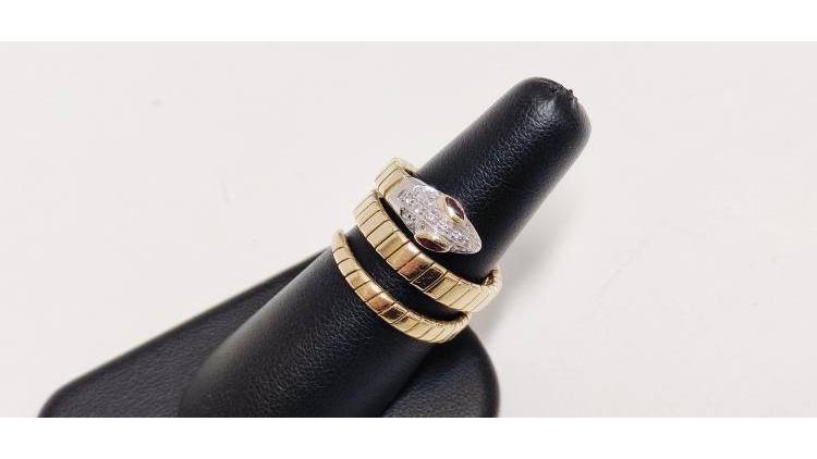 Aspide con piccoli Rubini e Diamanti.