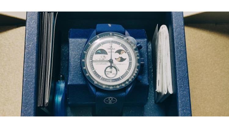 Mission To Earth Phase Moonshine Gold, in bioceramica.