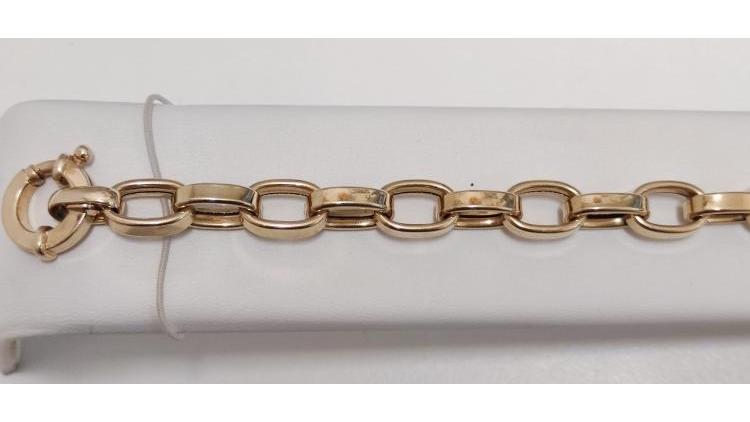 Bracciale ad anelli grandi, molto elegante.