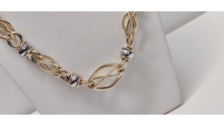 Girocollo di ottima fattura ad un prezzo speciale.