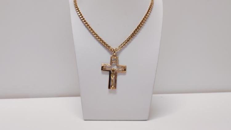 Collana con ciondolo ad un prezzo speciale.