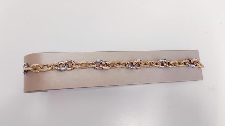 Bracciale ad anelli grandi, molto elegante.