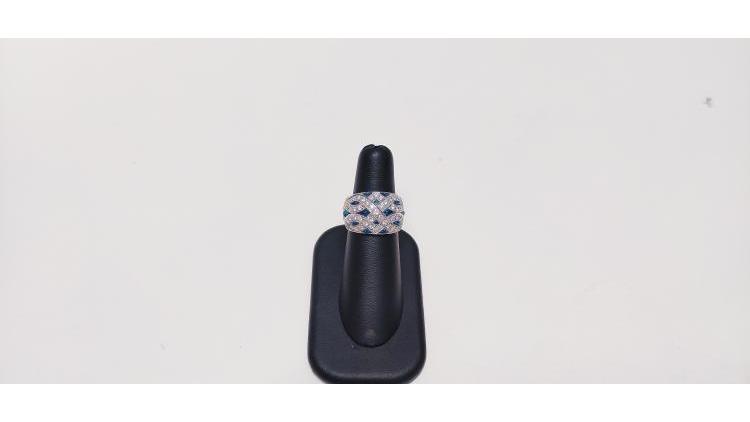 Pavè di Zaffiri e Diamanti per le amanti del genere. 