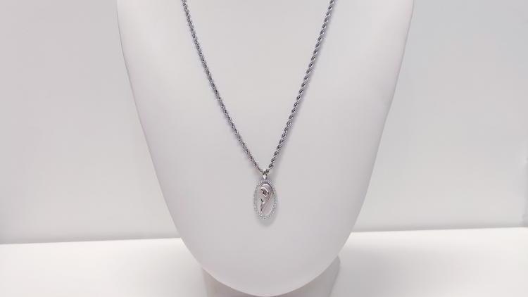 Collana con ciondolo ad un prezzo eccezionale.