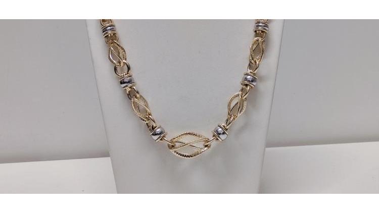 Girocollo di ottima fattura ad un prezzo speciale.