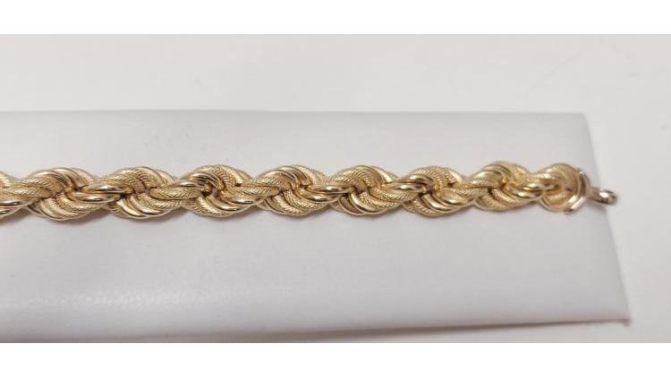 Bracciale a torcione in oro satinato.