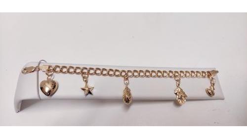 Bracciale con pendenti per le amanti del genere.