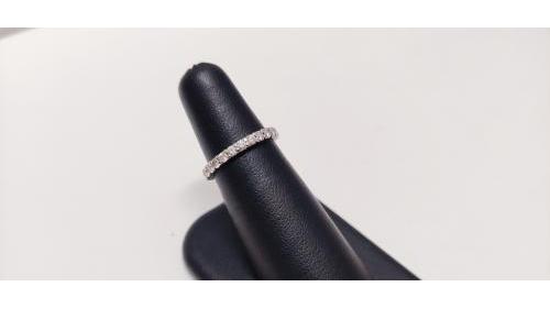 Anello Veretta con Diamanti per una Caratura totale di 0,25.