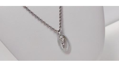 Collana con ciondolo ad un prezzo eccezionale.