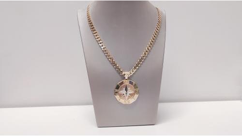 Collana con ciondolo ad un prezzo speciale.