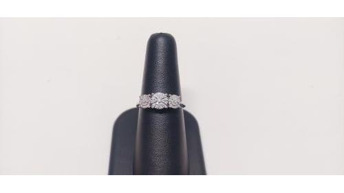 Anello Trilogy con Diamantini a margherita. 