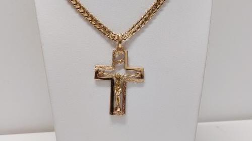 Collana con ciondolo ad un prezzo speciale.