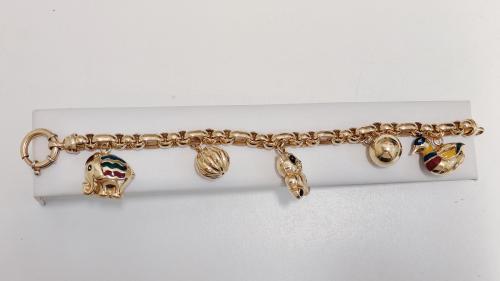 Bracciale con Ciondoli per le amanti del genere.