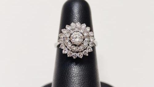 Anello con Diamanti per una Caratura totale di 0,65.