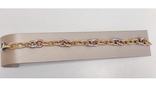 Bracciale ad anelli grandi, molto elegante.